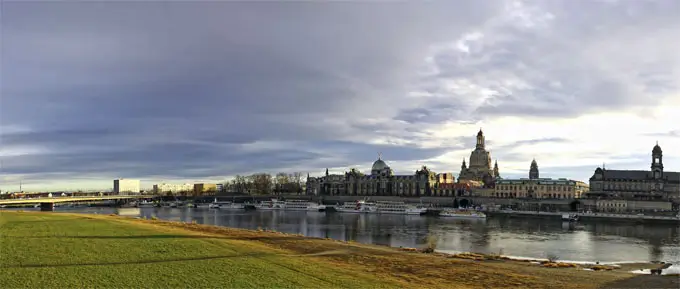 Panorama von Dresden an der Elbe