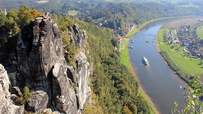 Ausflug: Blick von der Bastei auf die Elbe mit Dampfer