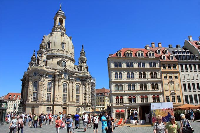 Am Neumarkt vor der Frauenkirche in der Altstadt