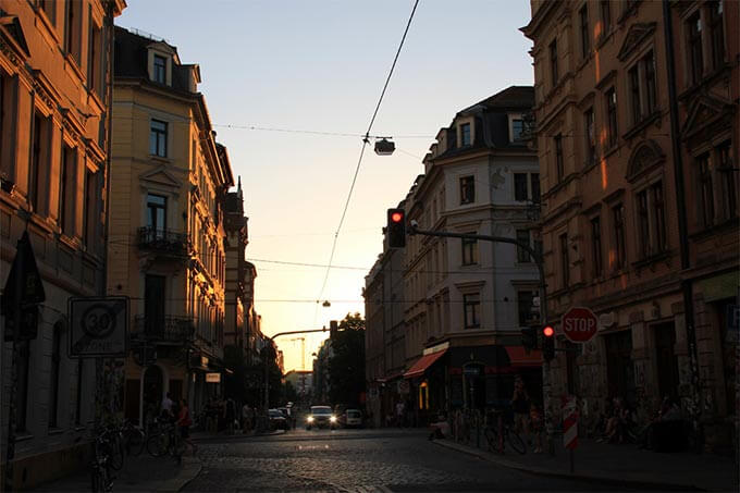 Straße zum Sonnenuntergang in der Äußeren Neustadt