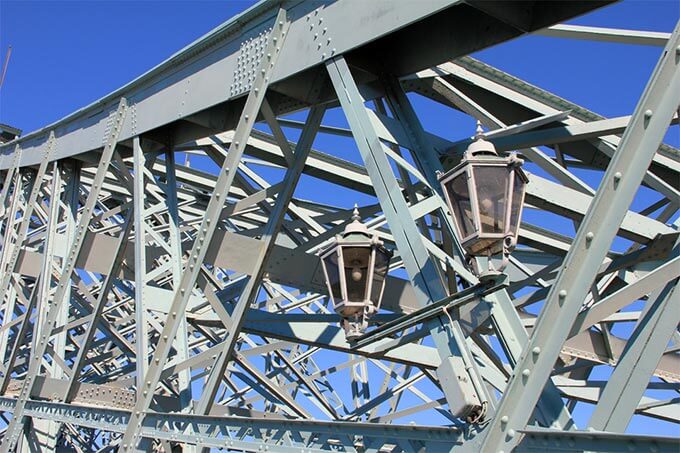 Detail: Laterne an der Brücke
