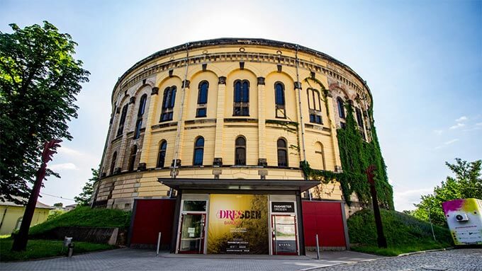 Der alte Gasomether in Dresden von außen