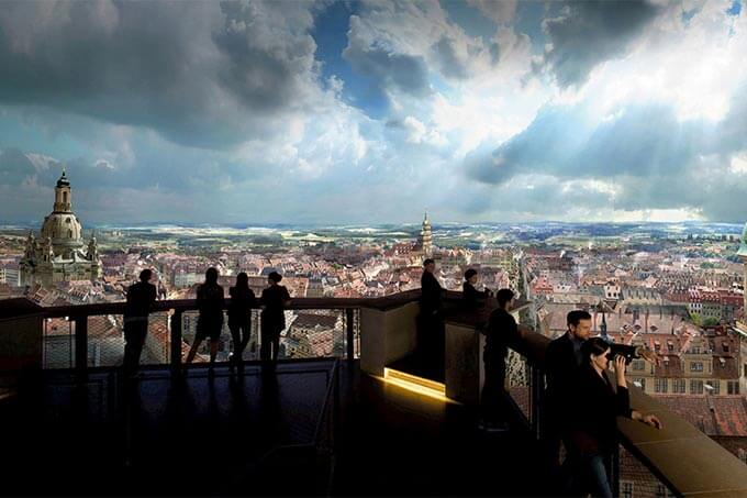 Dresden im Barock Panorama mit Zuschauern davor